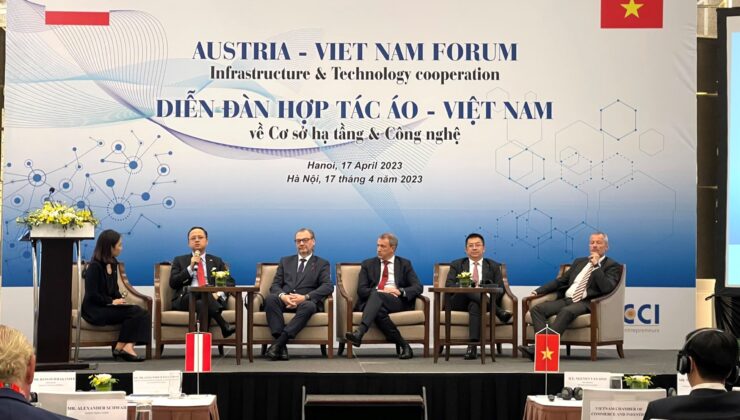 Chairman of NDTC. Companies to promote the cooperative relationship with the Republic of Austria at the Austria-Vietnam forum on infrastructure & technology cooperation